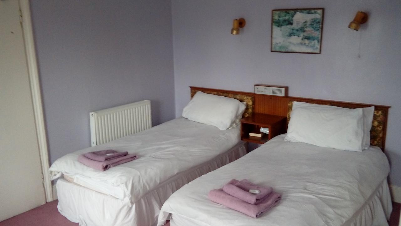 Neuadd Arms Hotel لانْوُرتيد ويلز المظهر الخارجي الصورة